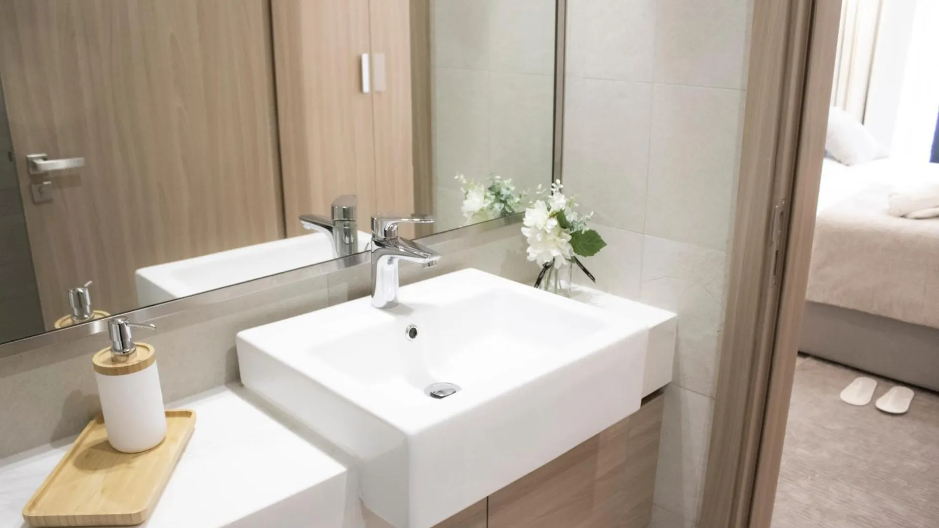 Modern 2Br Near Downtown Sleeps 6 Pool And Gym Apartment Dubai
