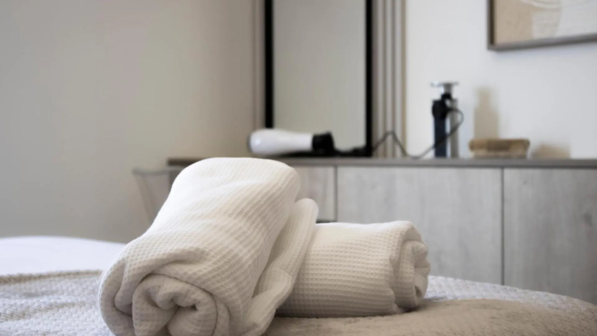 Modern 2Br Near Downtown Sleeps 6 Pool And Gym Apartment Dubai 0*,