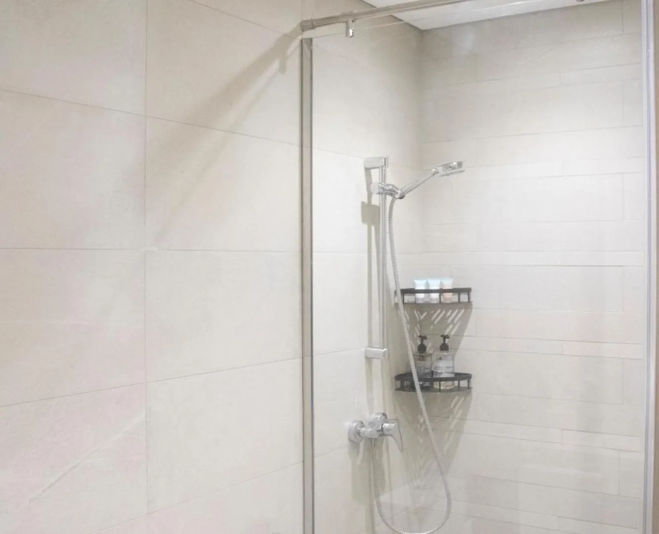 Modern 2Br Near Downtown Sleeps 6 Pool And Gym Apartment Dubai United Arab Emirates