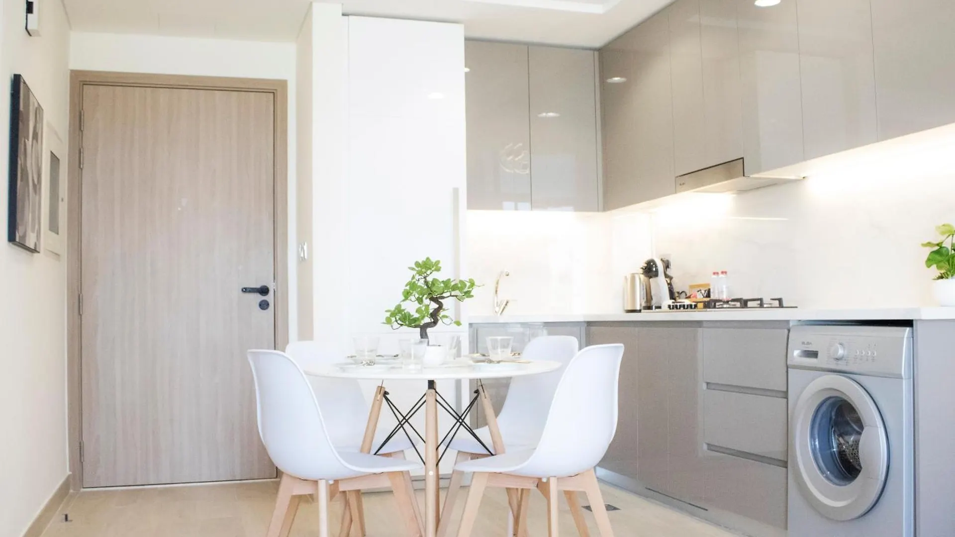Modern 2Br Near Downtown Sleeps 6 Pool And Gym Apartment Dubai